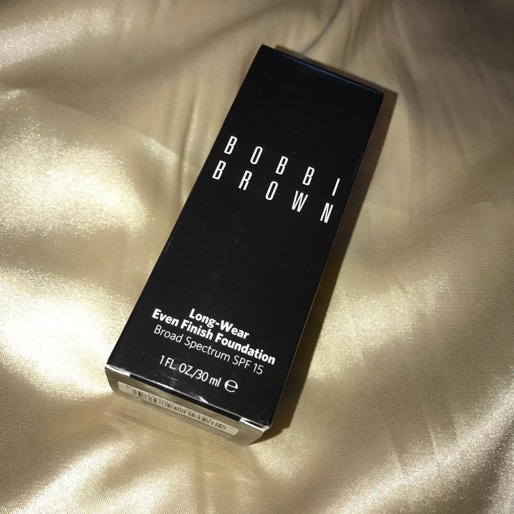 BNIB Bobbi Brown Foundation in 4.25 Natural Tan